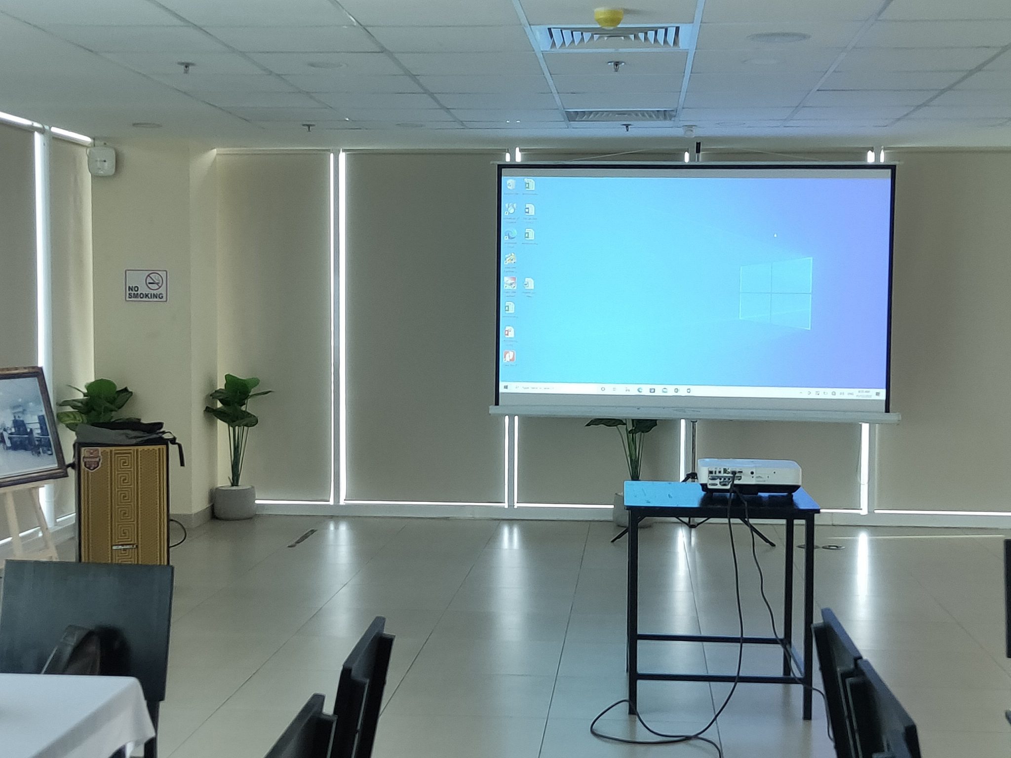 Cho Thuê Máy Chiếu, Máy Photocopy & Thiết Bị Văn Phòng